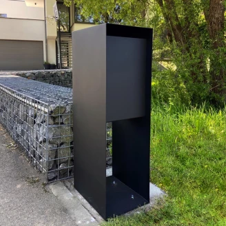 Postkasse <strong>Leafsby</strong>  Sort 30x40x100 cm