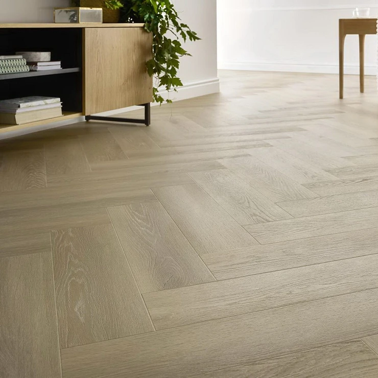 Arbiton Vinylgulv Amaron Herringbone Deventer Oak-Træstruktur 14.8x59 cm